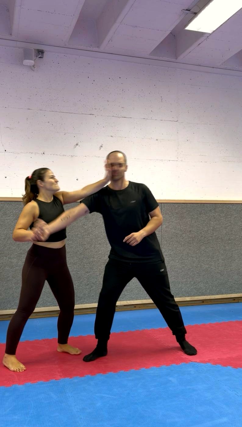 Abwehrtraining, Schlag ins Gesicht