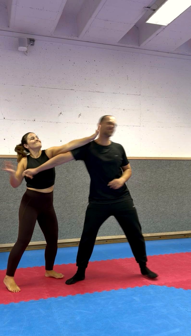 Abwehrtraining, Schlag ins Gesicht